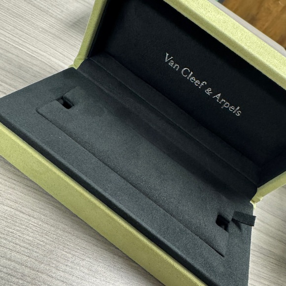 Van Cleef & Arpels Jewelry - Van Cleef & Arpels Sueded Bracelet Box- New